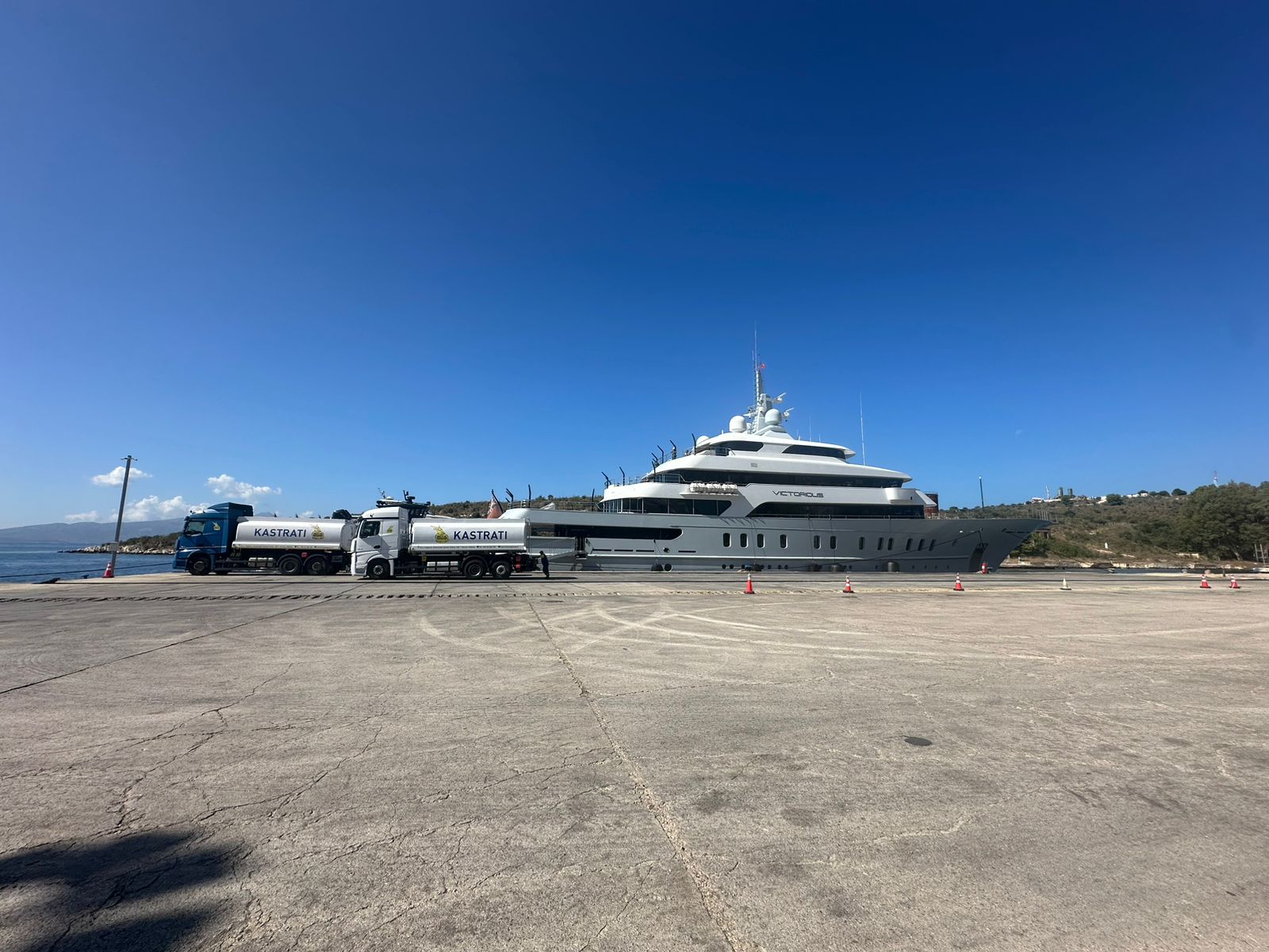 Yacht and specialist vessel support